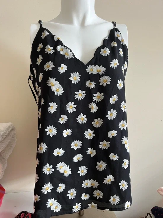 Socialite Black Floral Cami with Scalloped Edge - Picture 1 of 3